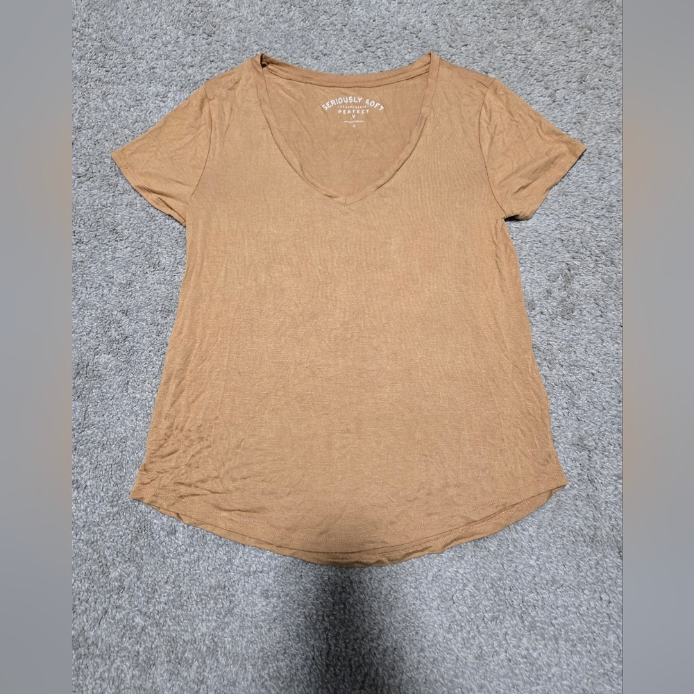 American Eagle Outfitters Yellow Short Sleeve Tee